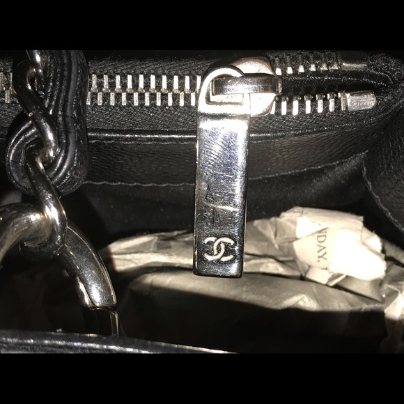 SOLD Authentic Chanel GST caviar handbag - Picture 5 of 8